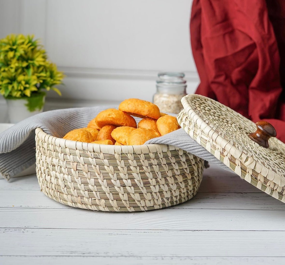 Sabai Grass Roti Box filled with freshly made rotis, showcasing its eco-friendly and handmade storage design.