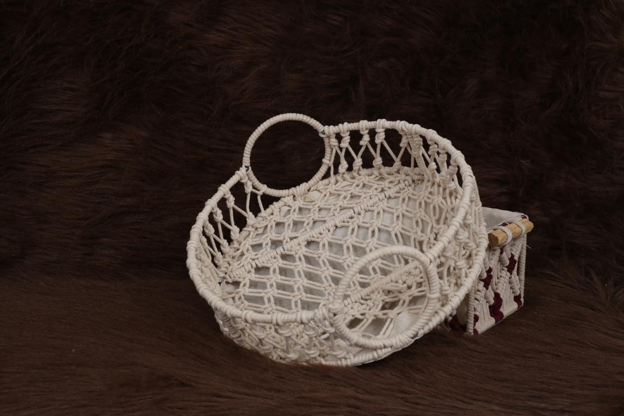 Round macrame basket