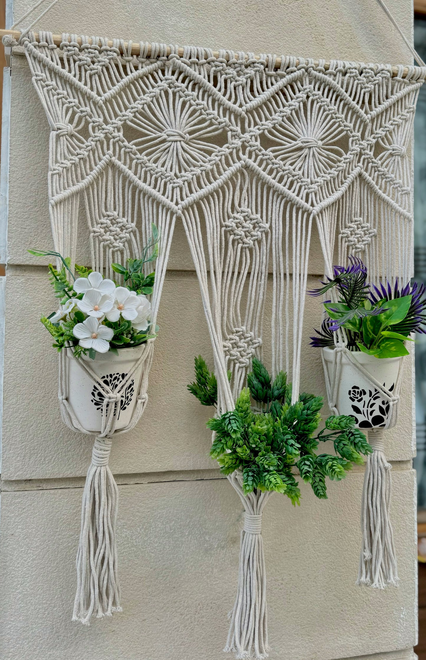 Macrame plant hanging ( 3 pots)